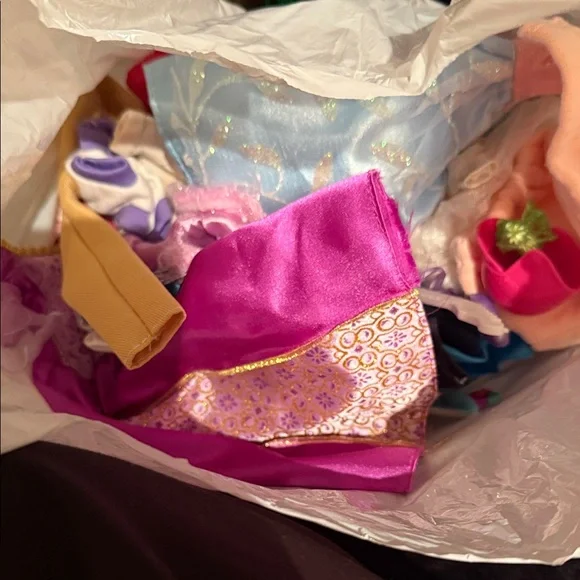 Lot of Barbies from the movies - Picture 2 of 5